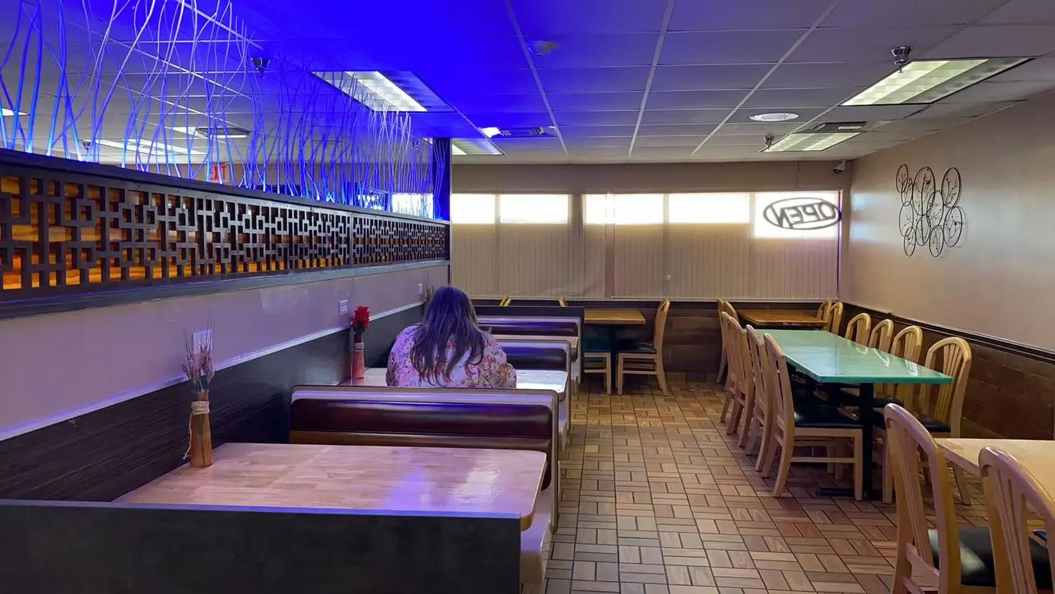 Family-friendly dining at Tokyo Express—kids’ meals and cozy atmosphere